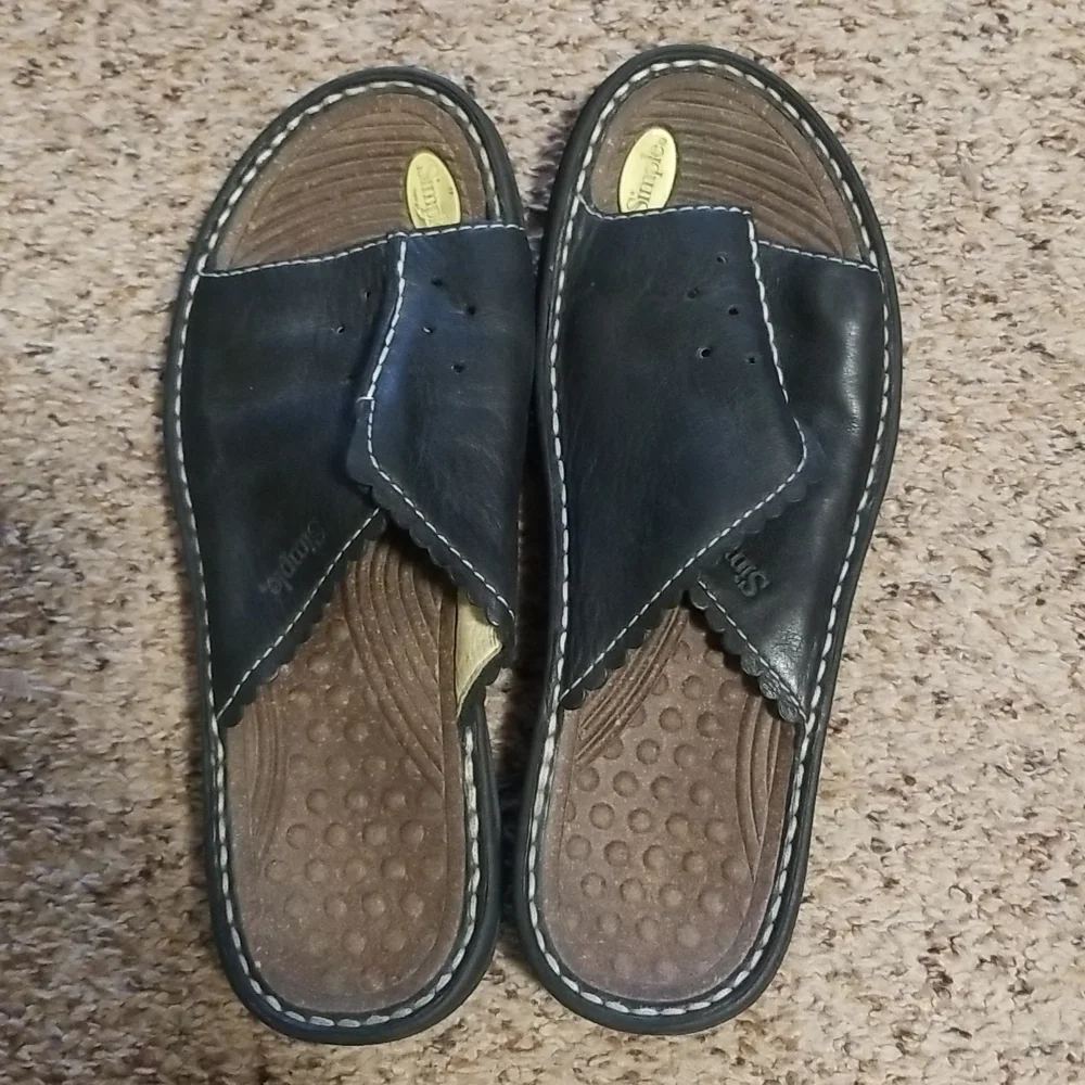 Simple Women's Slides - Picture 4 of 4